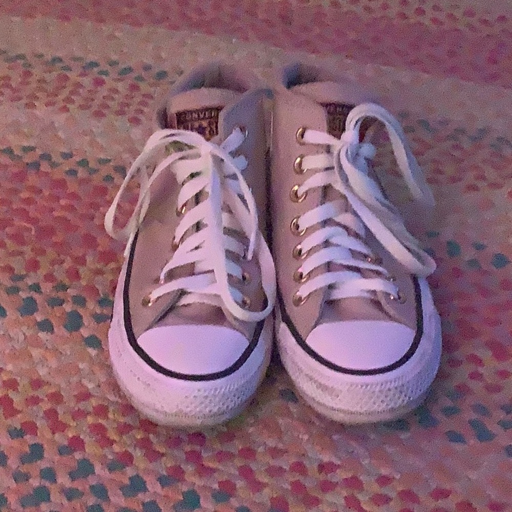 These are converse size 5 in kids